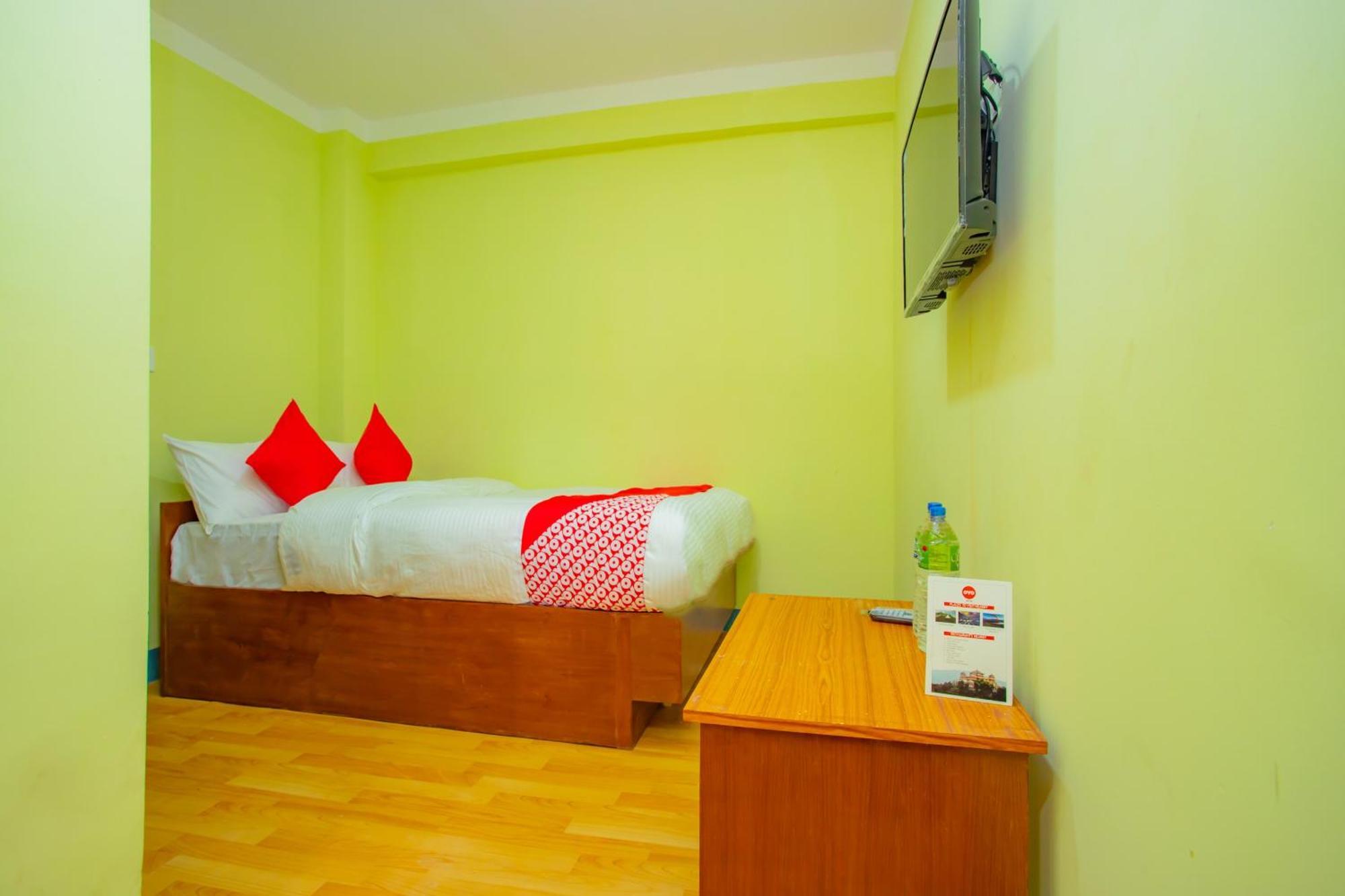 Oyo 589 Hotel Trimurti 加德满都 外观 照片